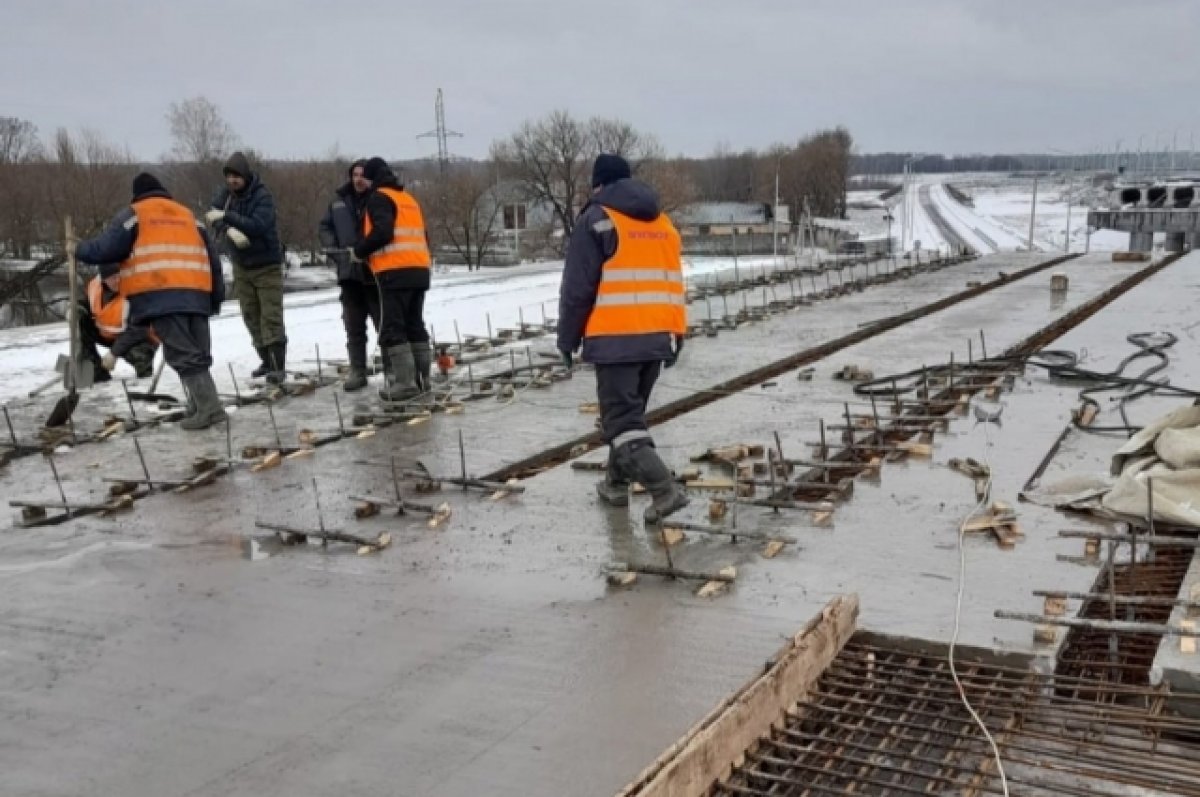 Строители занялись восьмым пролетом Славянского моста в Брянске