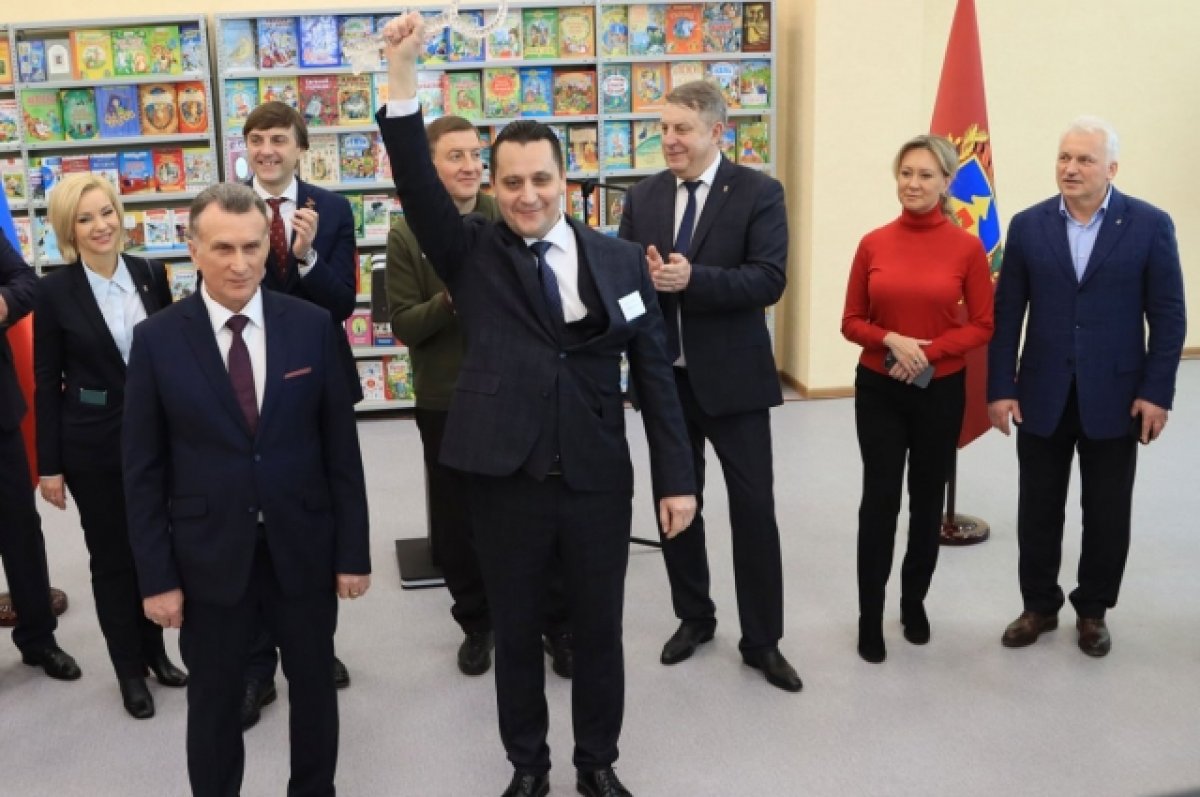 Министр просвещения РФ Сергей Кравцов побывал на открытии школы в Брянске