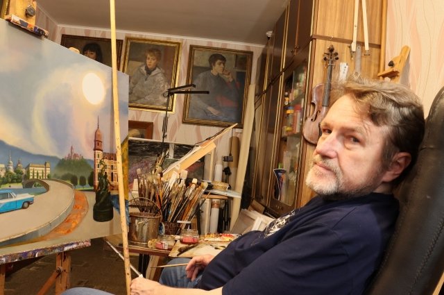Художник Игорь Леонтьев живет и работает в Пскове, его работы расходятся по всему миру