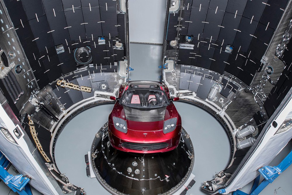 5 лет Tesla Илона Маска бороздит просторы космоса9