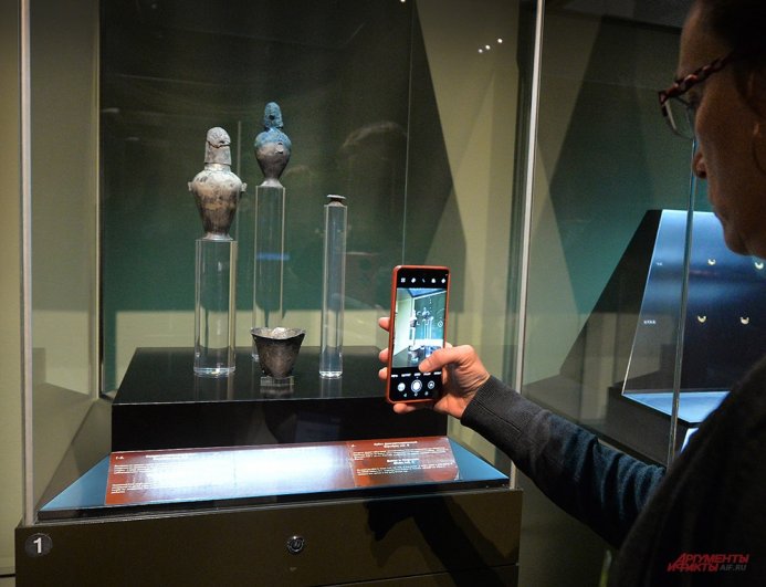 Сосуды антропоморфные (серебро) на презентации проекта «Шлиман. Троя рядом».