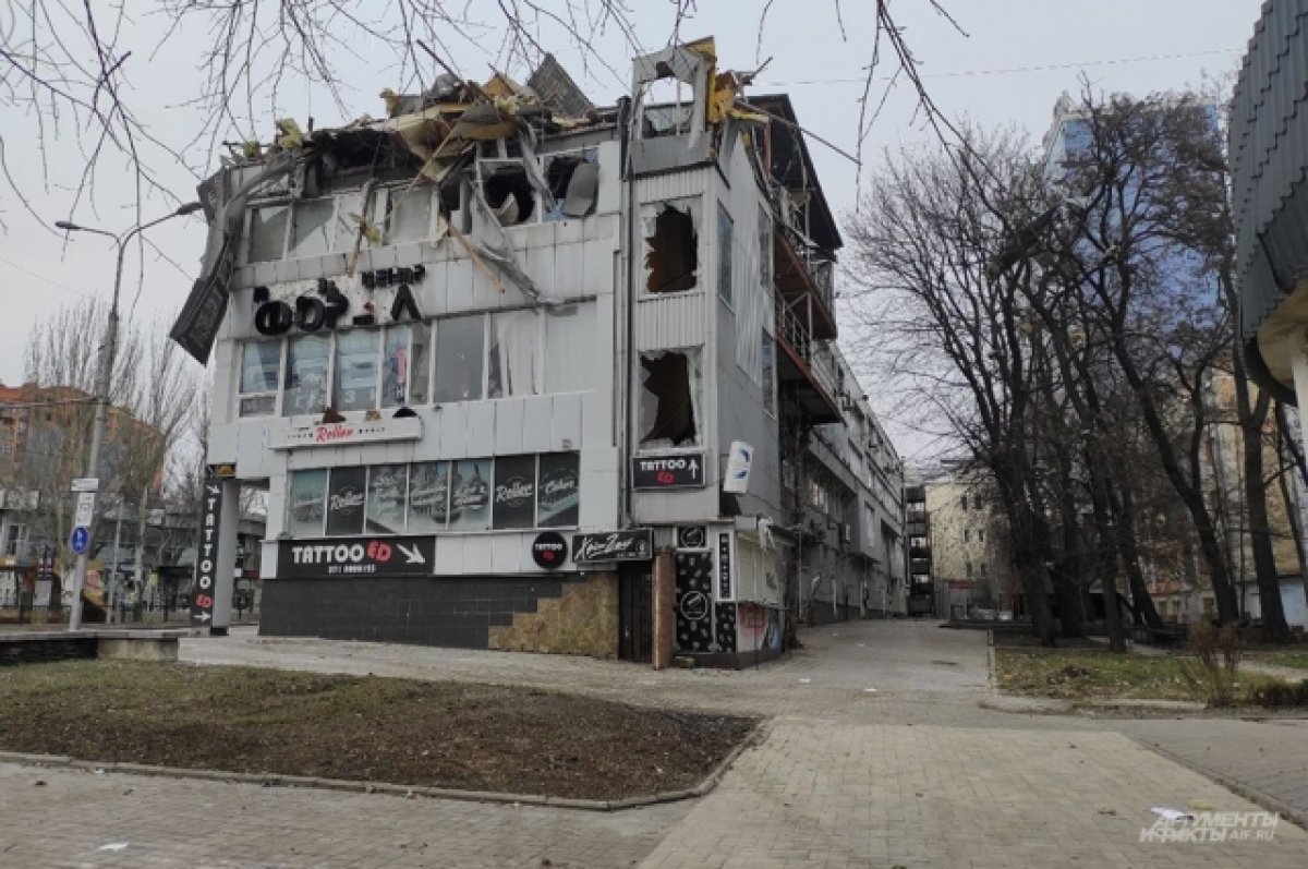 В Донецке зафиксировали прямые попадания по жилым домам после обстрела ВСУ