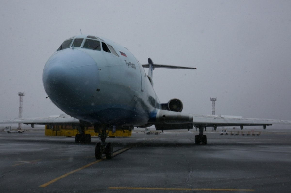 Россияне не могут вылететь из Пхукета после взрыва шасси самолета