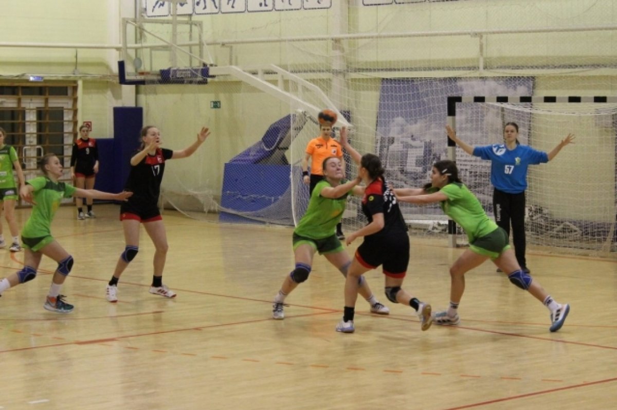 Брянские гандболистки в двух матчах уступили новороссийской «Черноморочке»