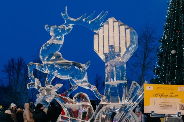 В Бузулуке открылся первый в регионе фестиваль ледовых скульптур.