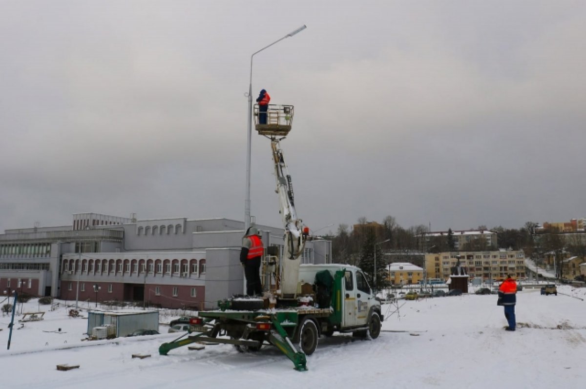 На Славянском мосту в Брянске установили шесть опор со светильниками