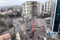 Последствия землетрясения в турецком городе Диярбакыр. Разрушительное землетрясение с магнитудой 7,7 произошло в ночь на понедельник в турецкой провинции Кахраманмараш и привело к разрушениям в ряде городов.