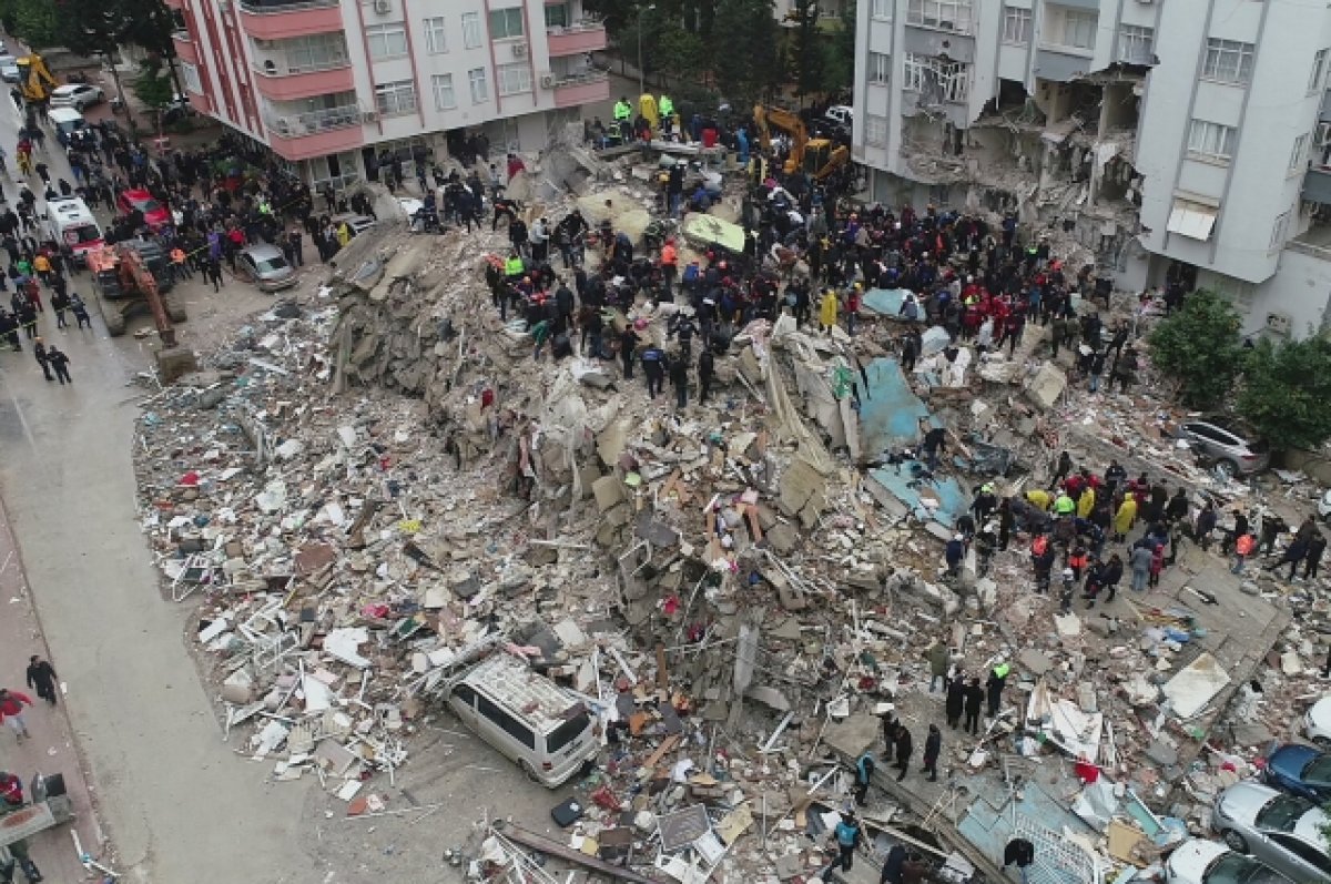 В Турции после землетрясения объявили общенациональный траур до 12 февраля