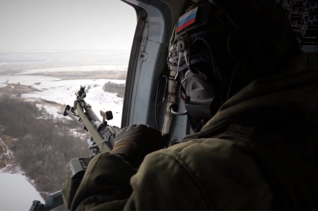 Вертолетчики ЗВО уничтожают бронетехнику и военную инфраструктуру ВСУ