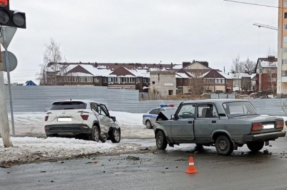 Молодые водители не поделили дорогу на проспекте Станке Димитрова в Брянске