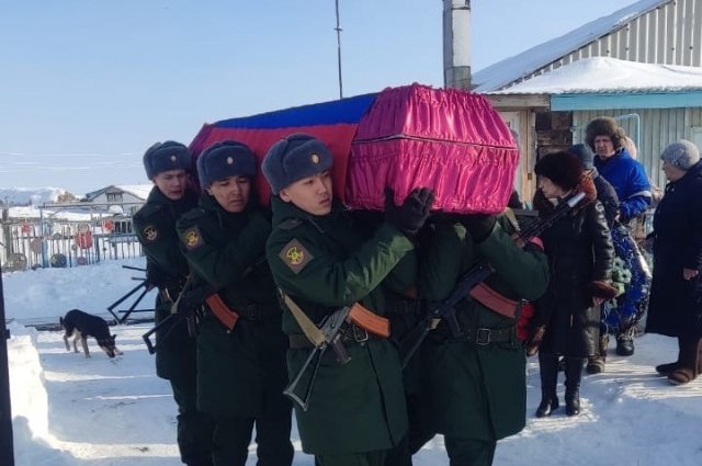 В Адамовском районе простились с погибшим в СВО Иваном Прокофьевым.
