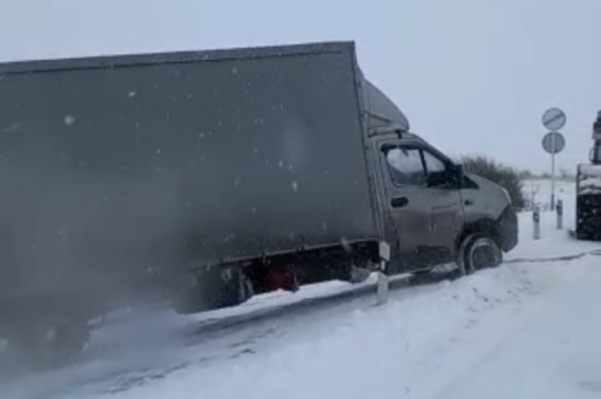 Госавтоинспекция Ставрополья вытаскивает буксующие автомобили из снега |  АиФ Ставрополь