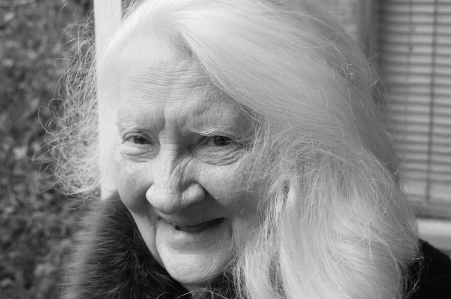 80 лет Лина Сапожникова ищет ответ на вопрос, кто же мог предать её мать и тётю?