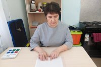 Анна Фадеева - единственный незрячий тифлопедагог Тюмени, который проводит занятия с детьми по подготовке к школе.