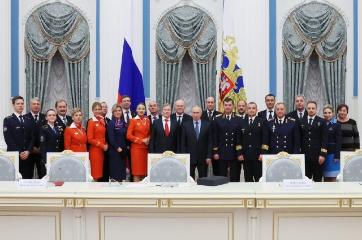 Путин наградил работников российской авиаотрасли в день ее векового юбилея
