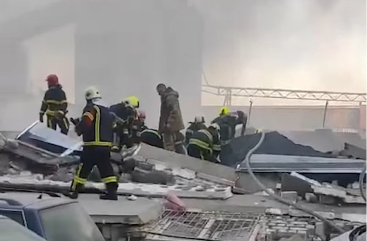 Число погибших при взрыве на бывшем заводе в Киеве возросло до четырех