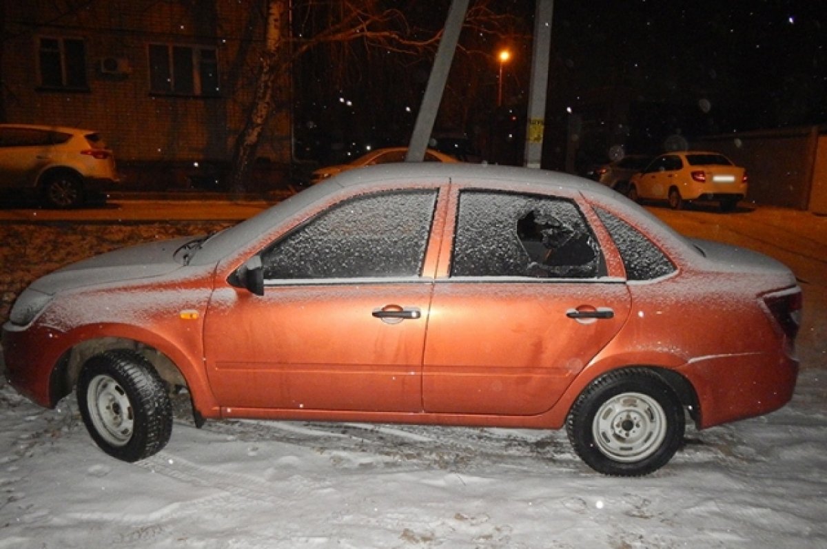 Белгородец после ссоры с подругой разбил девять припаркованных авто | АиФ  Белгород