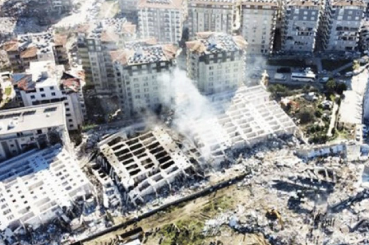 Задержан архитектор рухнувших при землетрясении в Турции высоток