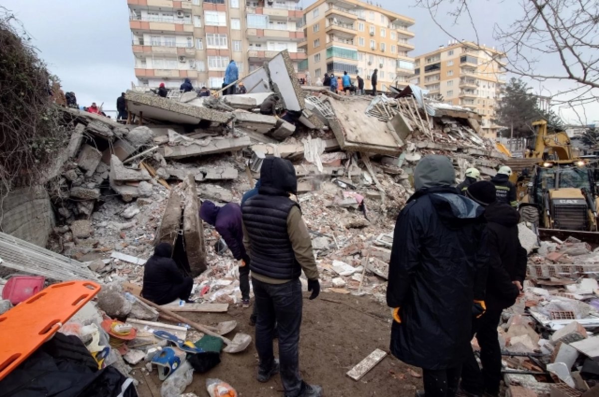 Число погибших при землетрясениях в Турции выросло до 21 848