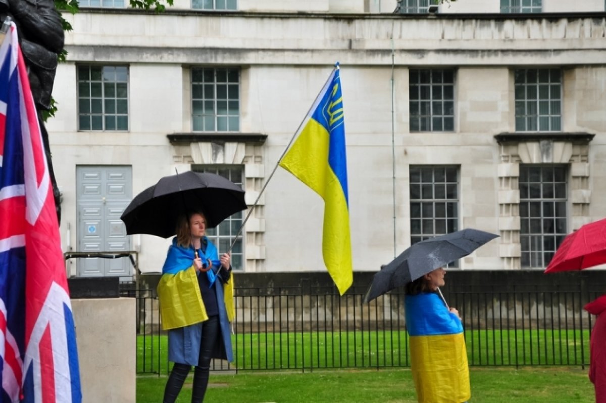 Зябко, больно, не красиво. Чем украинские беженцы недовольны в Британии