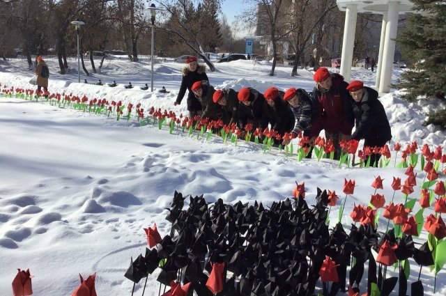 Ежегодно 15 февраля - в День памяти воинов-интернационалистов - возле памятника «Чёрный тюльпан» в Новокузнецке проводят патриотические акции в память о воинах-земляках, защищавших Отечество и не вернувшихся домой.