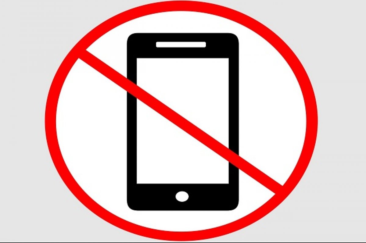 Запрещать мобильные телефоны в школах