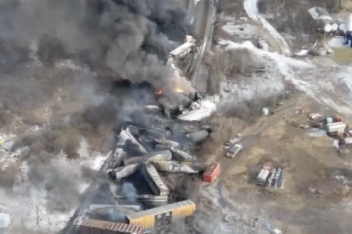 Крушение поезда в Огайо привело к экологической катастрофе - FOX News