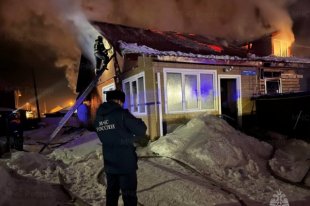 В тушении участвовали 16 сотрудников и 6 единиц техники МЧС России.