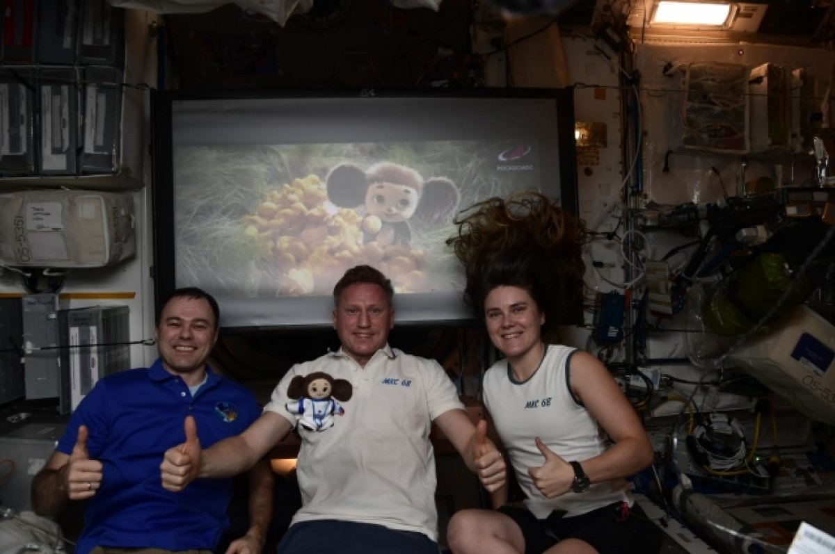 Космонавты на МКС посмотрели фильм Чебурашка