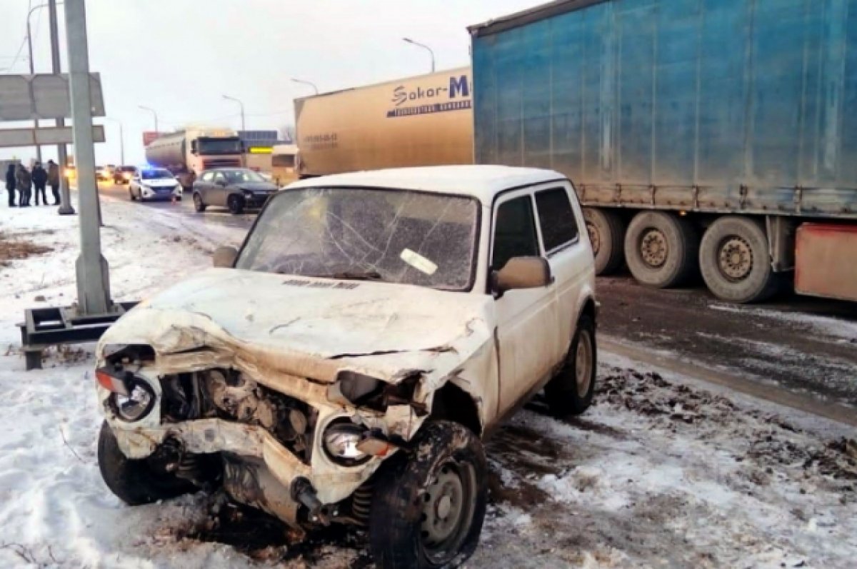 В Волгограде «Нива» разбилась о длинномер из-за нетрезвого владельца Opel |  АиФ Волгоград