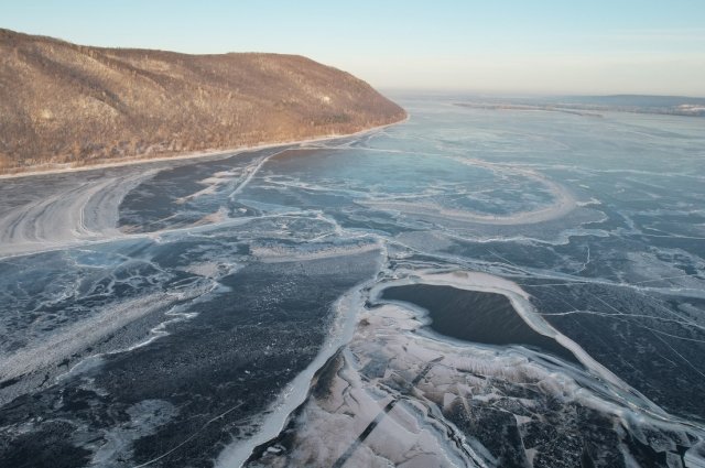 Татарстанские спасатели оказали помощь замерзающему на льду рыбаку. 
