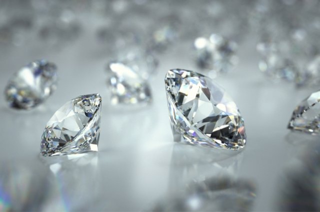 Лучшие друзья девушек: эксперты РСХБ проанализировали инвестиции в бриллианты.