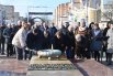 Участники митинга возложили цветы к могиле Неизвестного солдата и почтили память павших в Великой Отечественной войне минутой молчания.