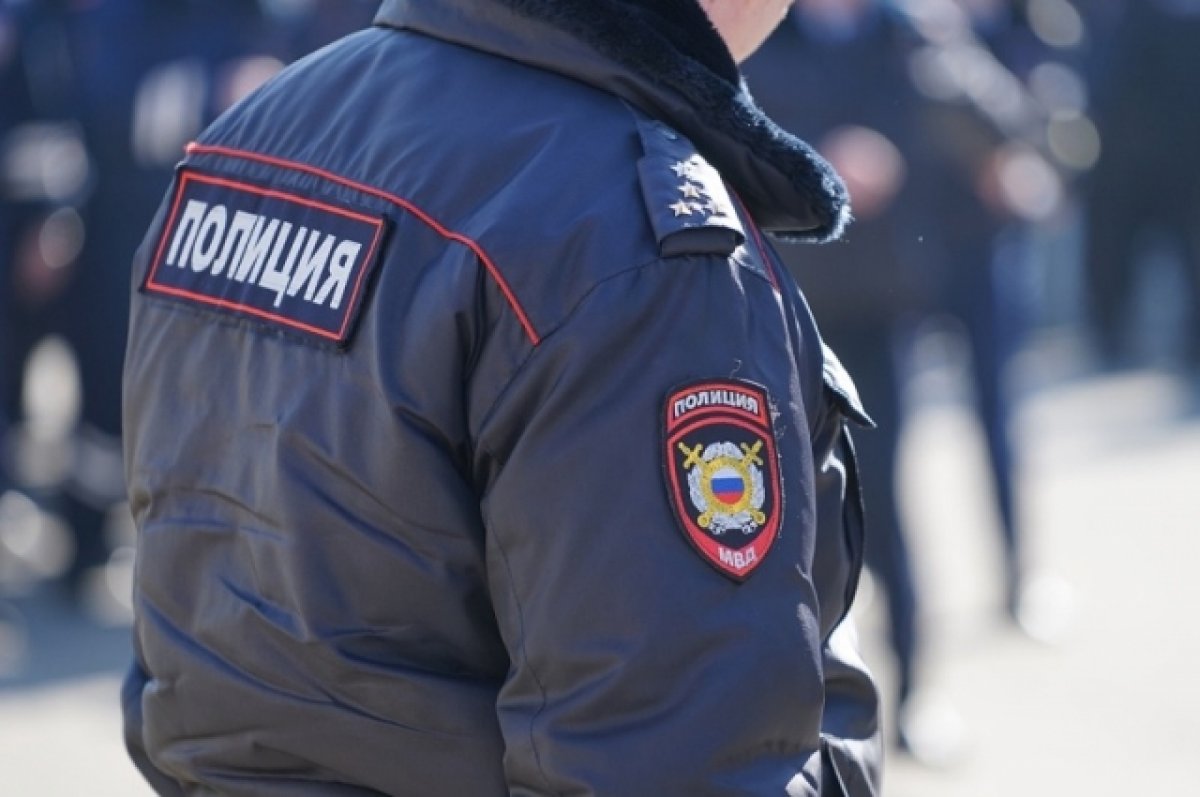 Полицейский был ранен захватившими цветочный магазин в Москве
