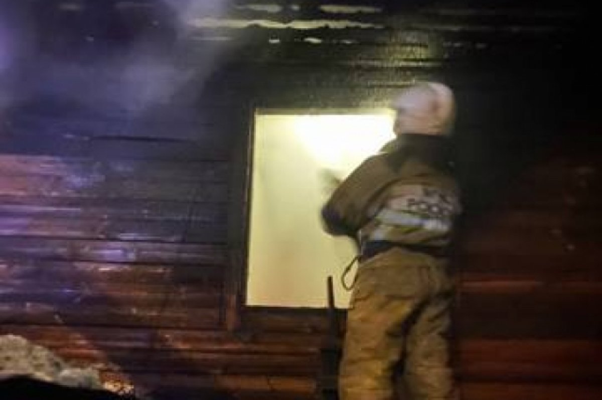 Большой частный дом горел в Барнауле
