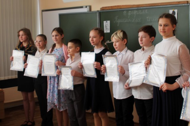 По итогам конкурса все участники получили сертификаты, лучшие чтецы были награждены дипломами лауреата, 1, 2 и 3 степени. 