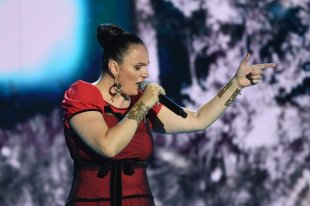 Елена Ваенга отменила концерты в шести городах из-за ларингита