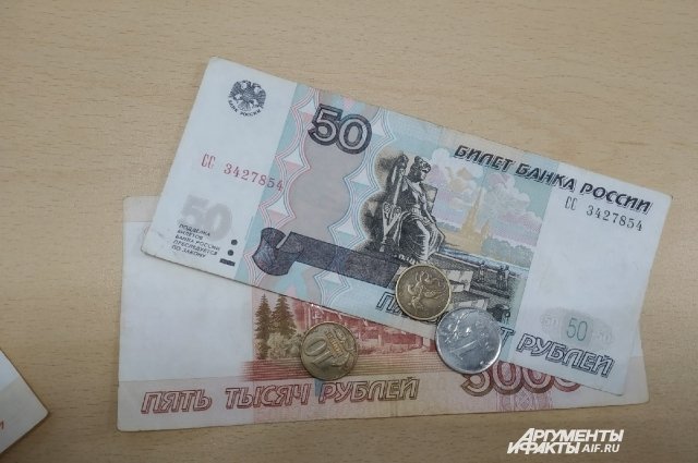 Таркосалинка после общения с лжесотрудником банка лишилась 215 тыс. рублей.