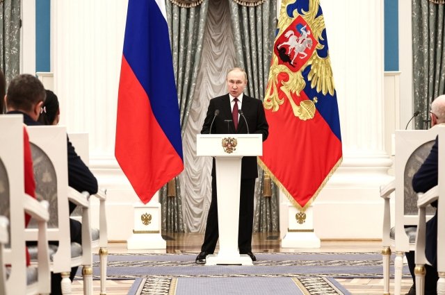 Владимир Путин выступает с посланием к Федеральному Собранию.