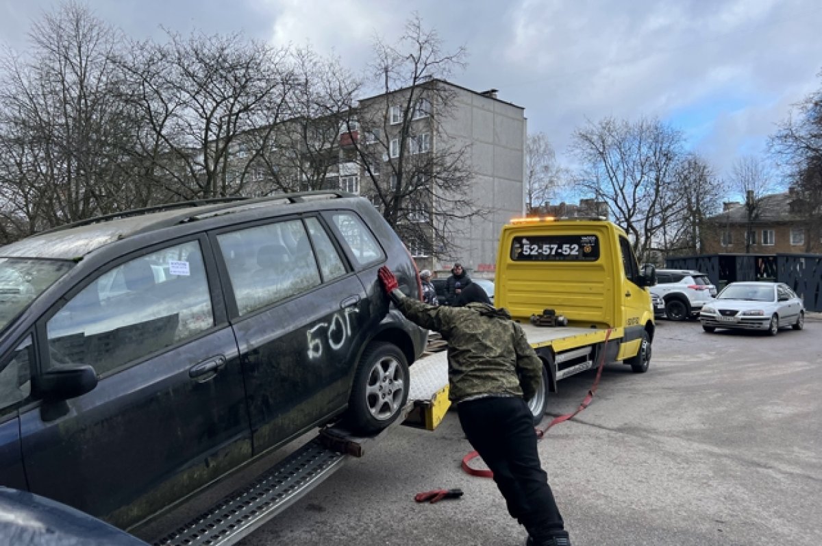 Отправили на покой. Очистить дворы от брошенных авто стало проще | АиФ  Калининград