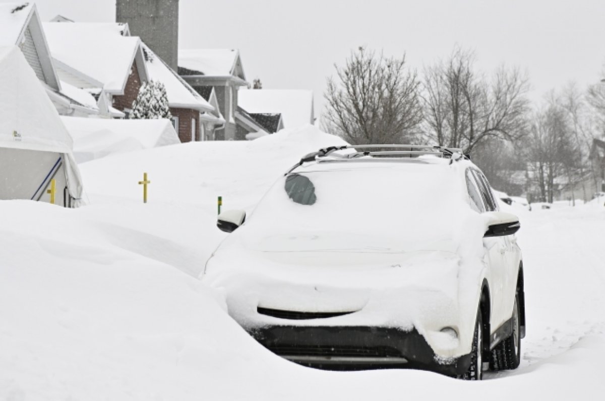 В США из-за зимнего шторма наступил транспортный коллапс