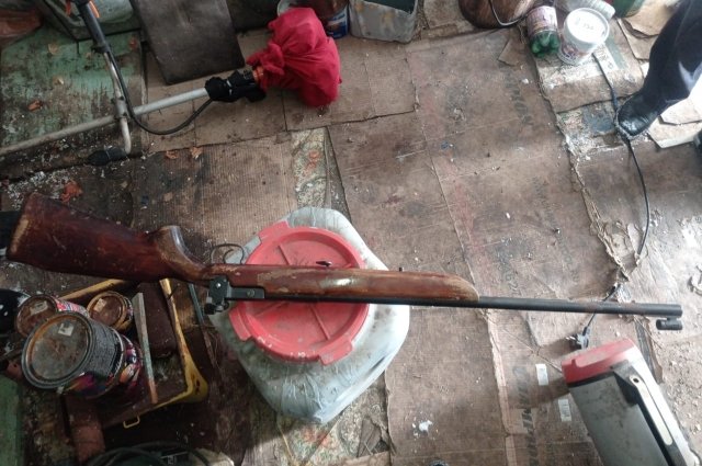 Житель Матвеевского района 30 лет хранил у себя винтовку покойного друга.