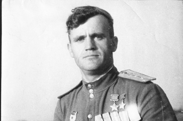 26 февраля 105 лет со дня рождения дважды Героя Советского Союза, уроженца Ростовской области Николая Гулаева.