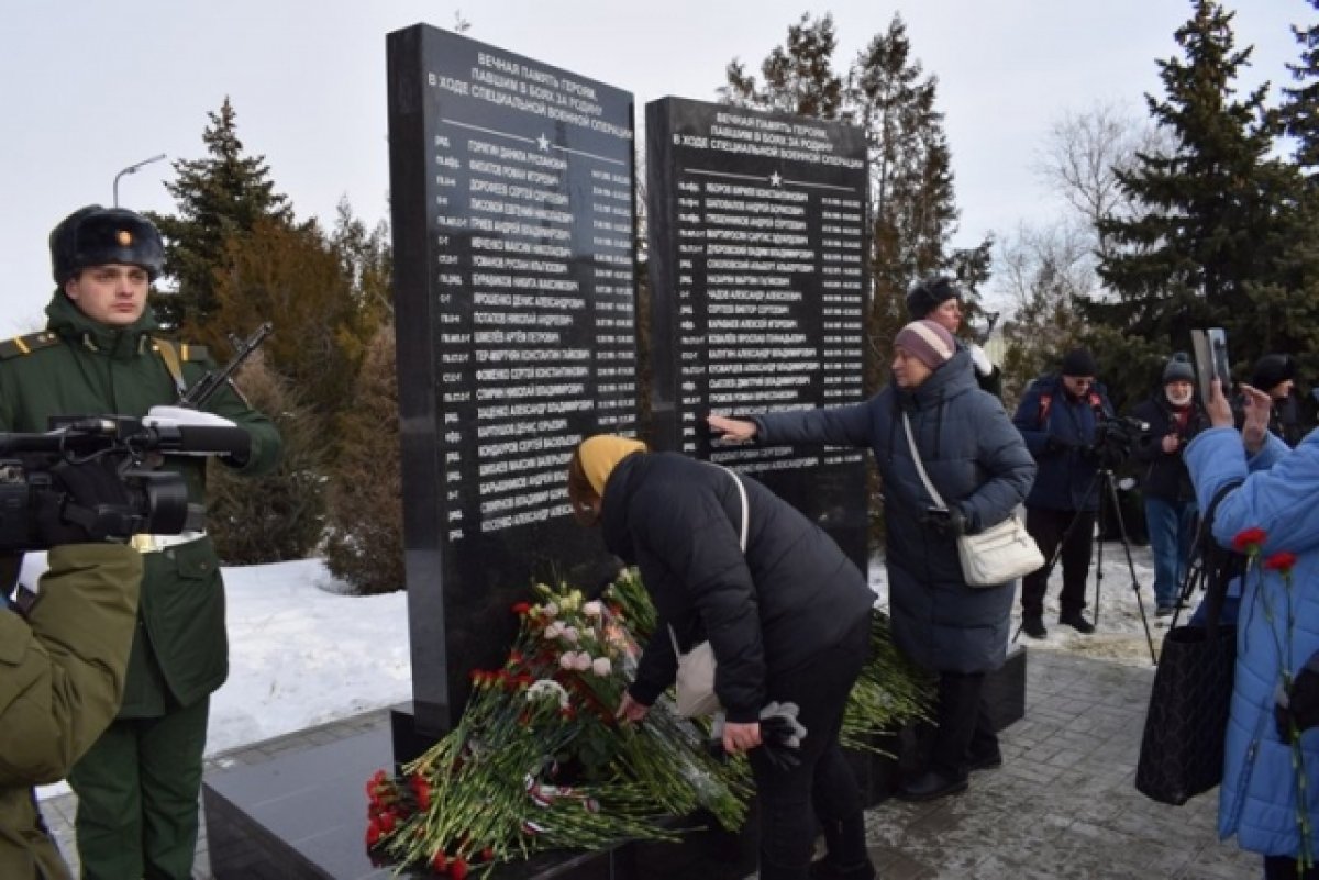 Памятник павшим в ходе спецоперации открыли в Камышине | АиФ Волгоград