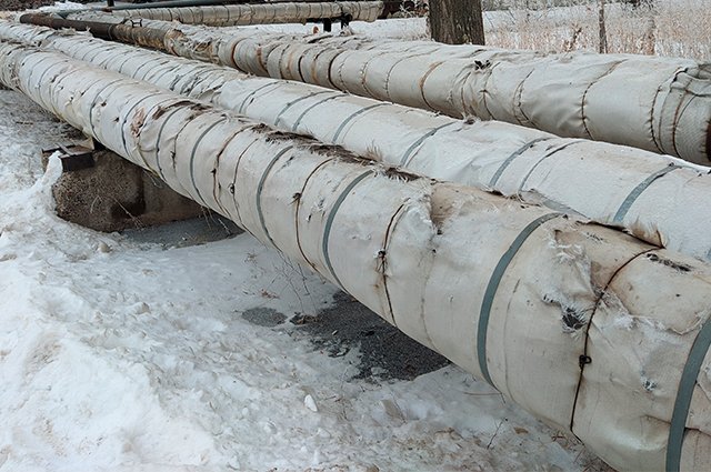 Оренбургские теплоэнергетики помогли устранить повреждение на трубопроводе школы №85.