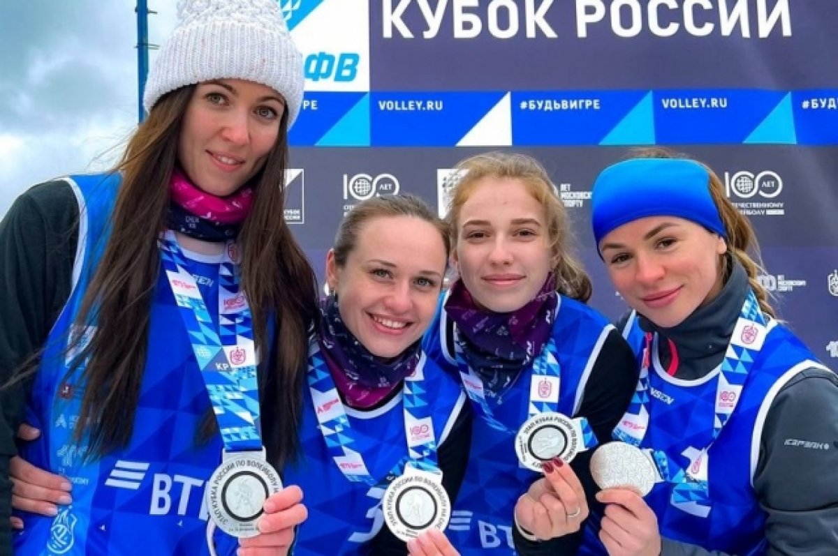 Брянские спартаковки привезли серебро с Кубка России по волейболу на снегу