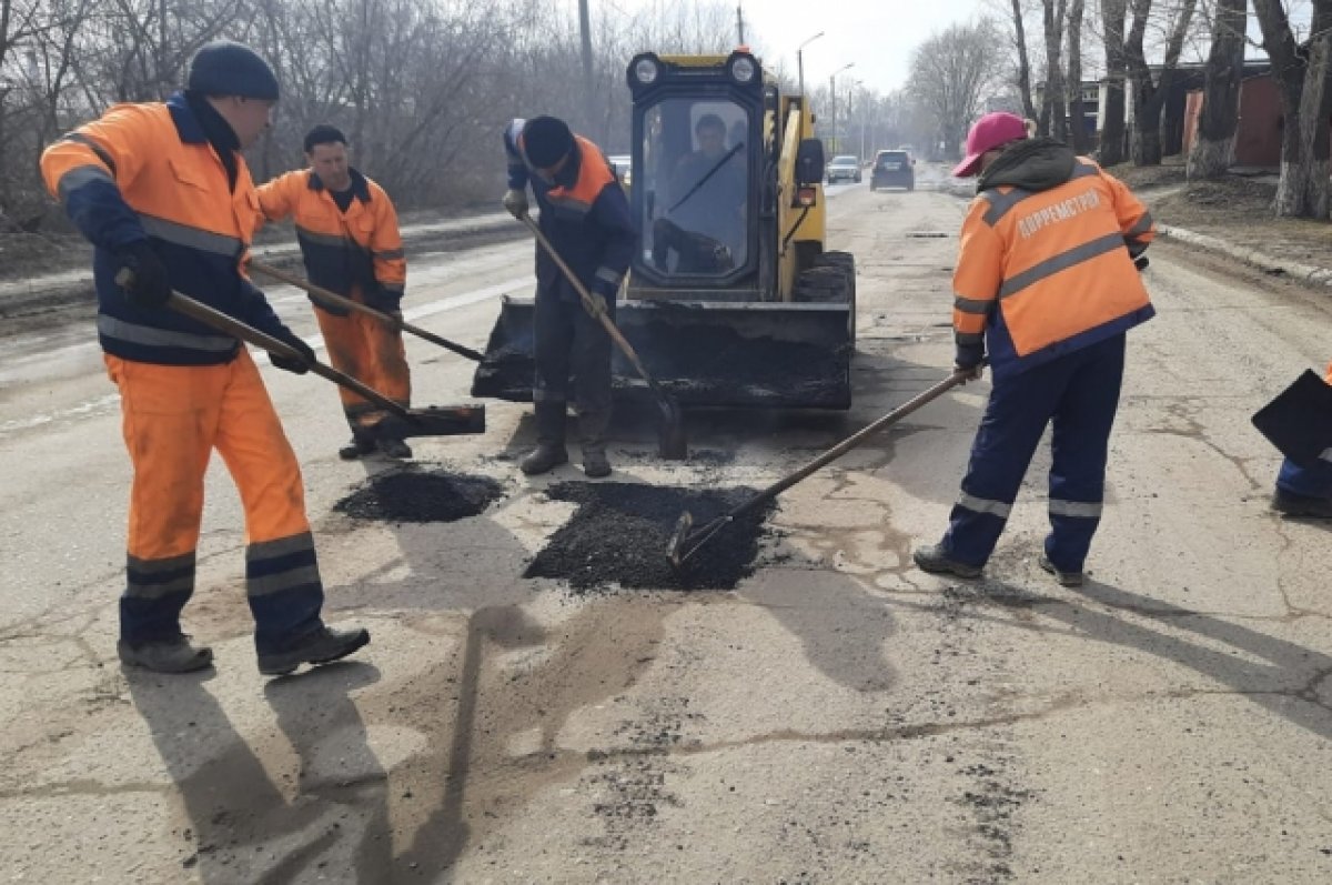 Асфальтоукладчик в дождь ремон дорог