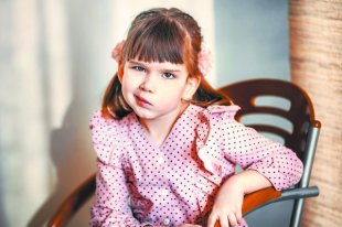 Восстановить Дашин слух удастся с помощью слухового аппарата, а вот вернуть её лицу подвижность поможет только наша доброта.