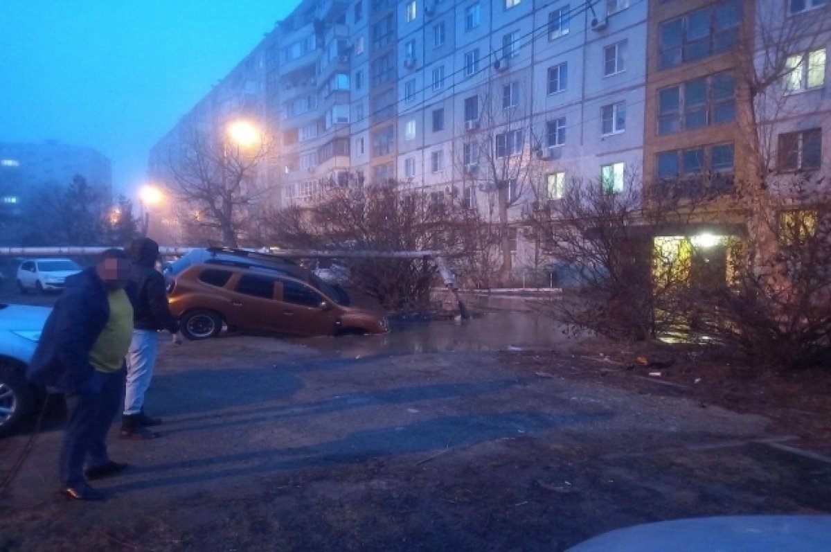 В Астрахани очередной автомобиль провалился в подземелье | АиФ Астрахань