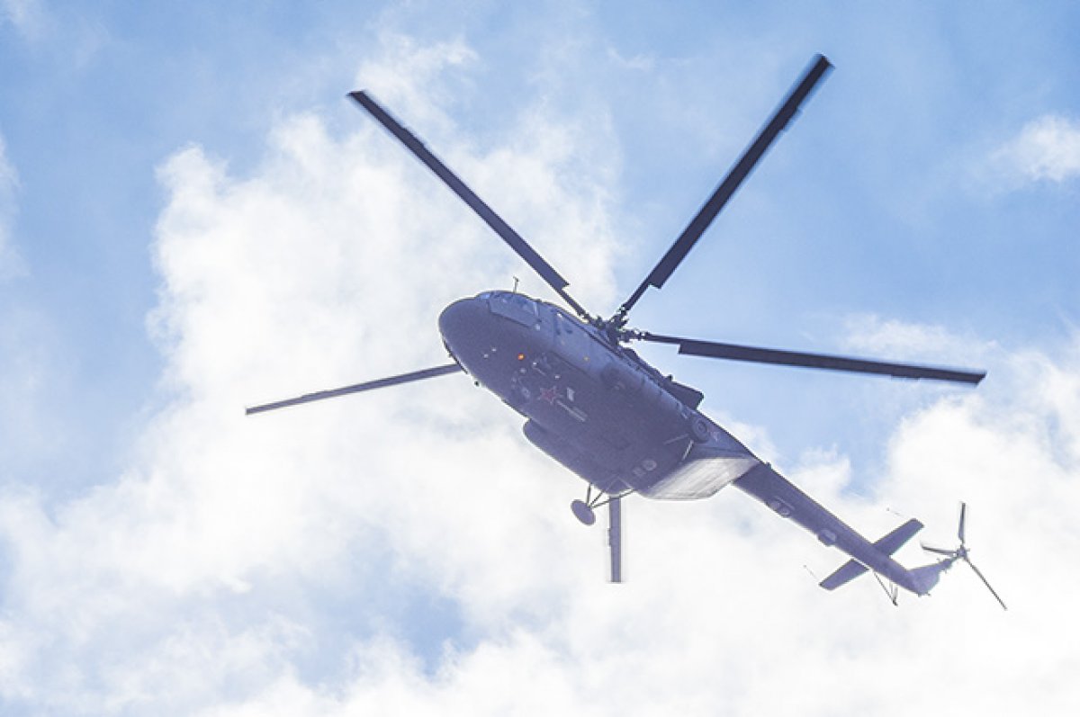 Пассажир и пилот госпитализированы после падения вертолета под Мурманском
